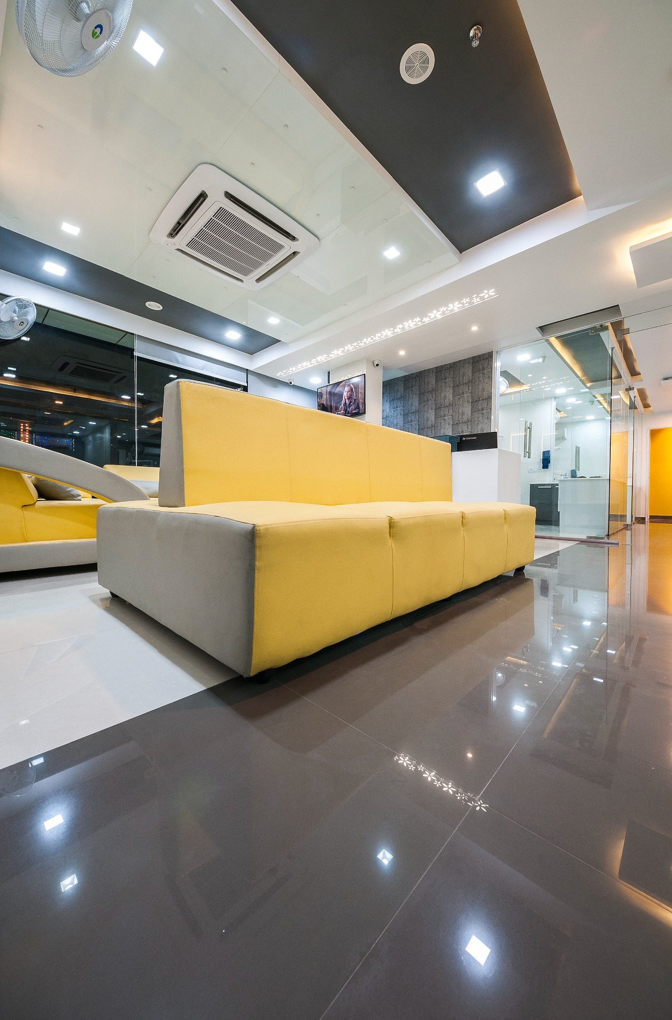 Dental Aswin treatment room with dental chair