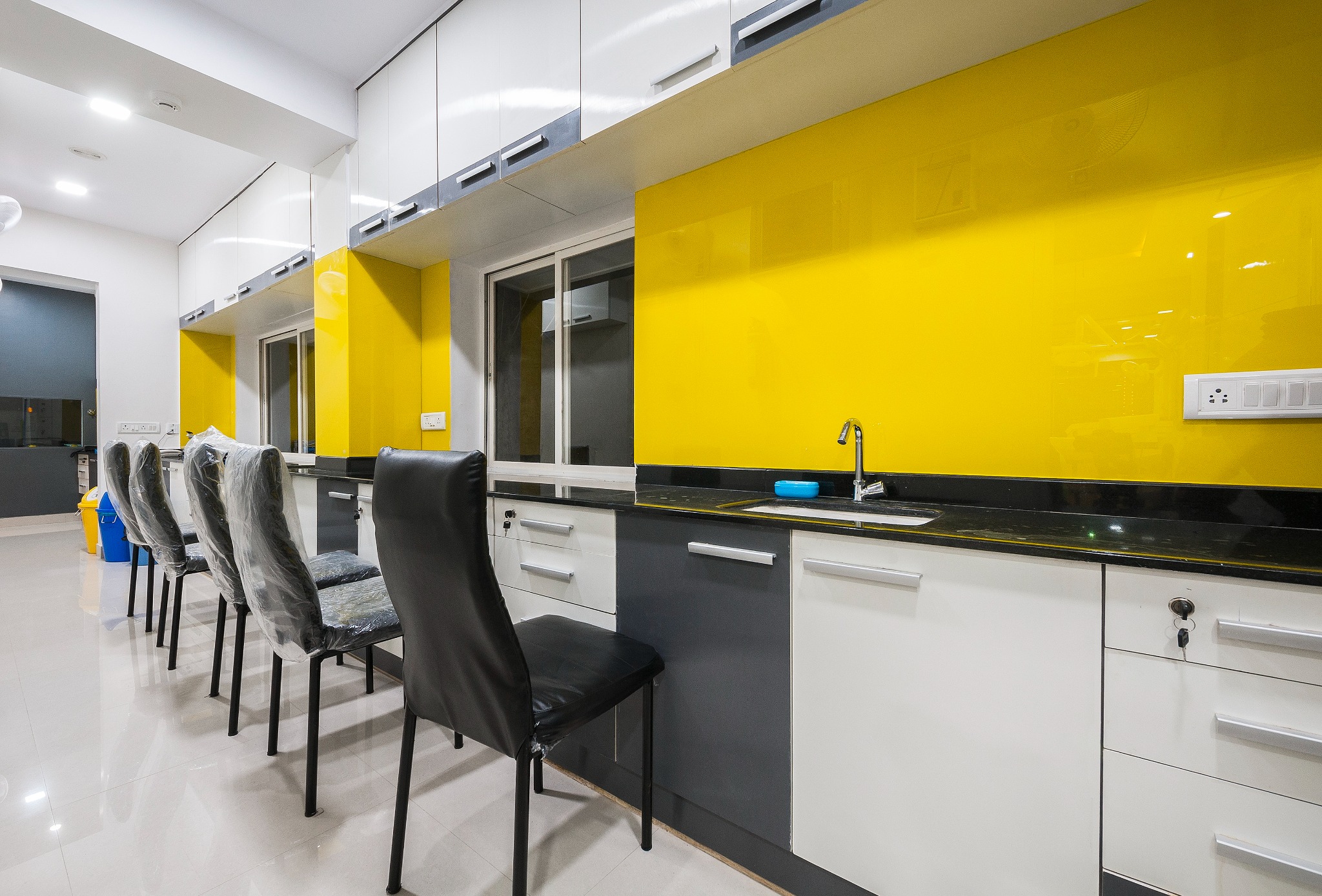 Dental Aswin ceiling lighting detail