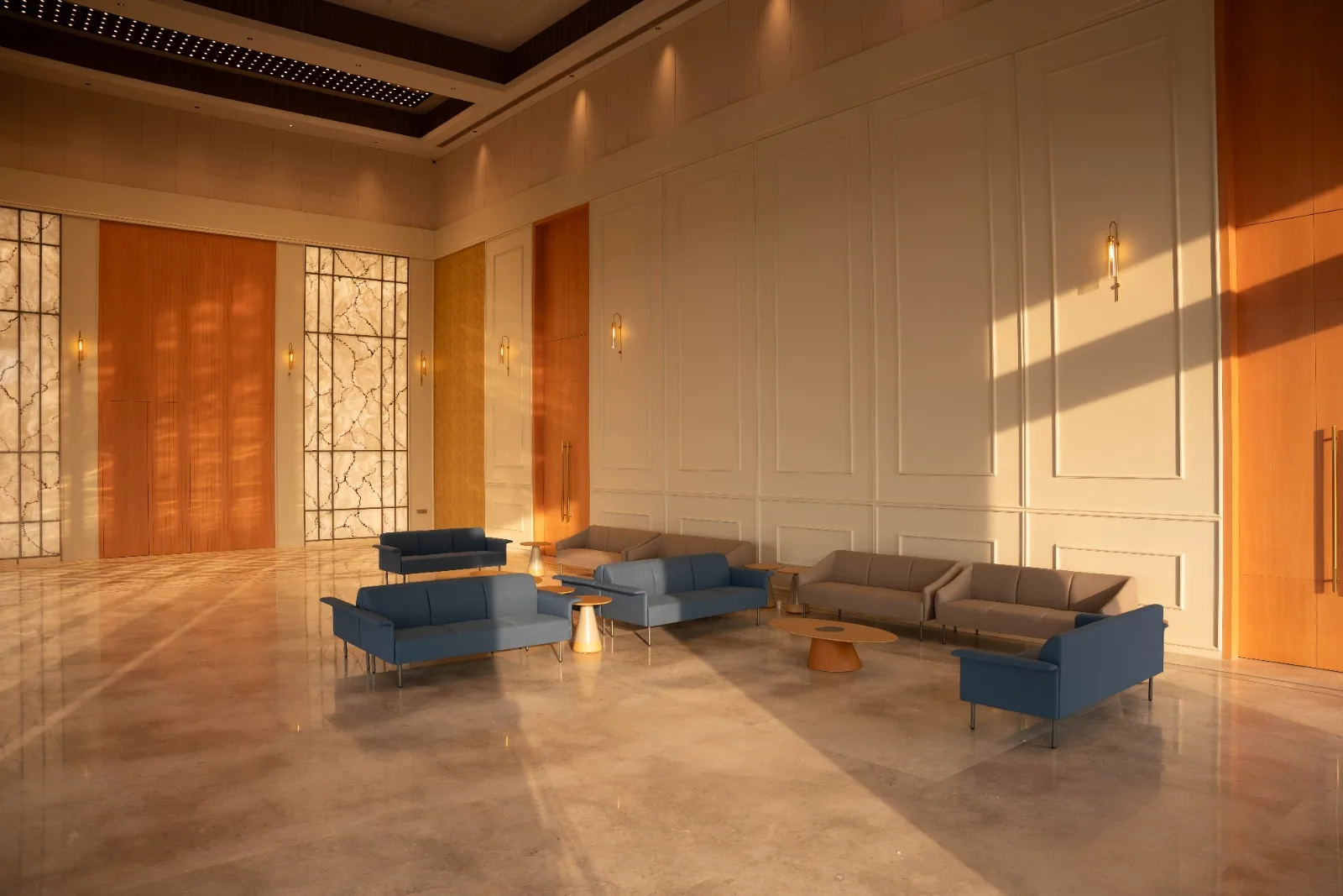 MOMENTUS lobby seating area