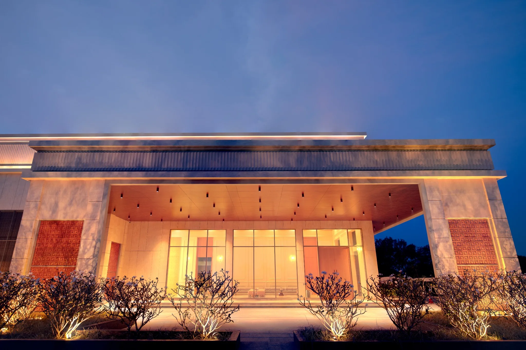 MOMENTUS main hall interior open setup