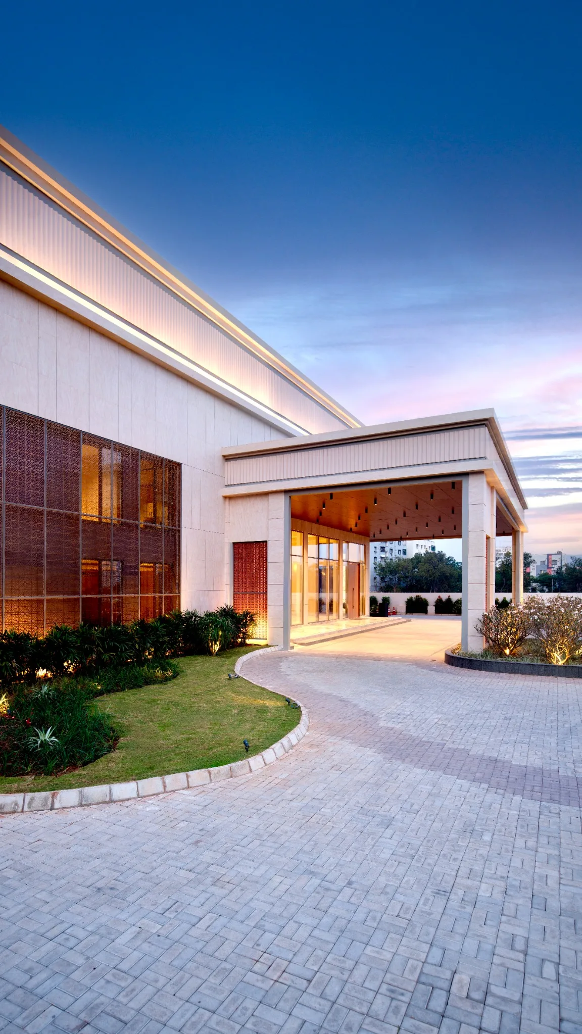 MOMENTUS banquet hall seating setup